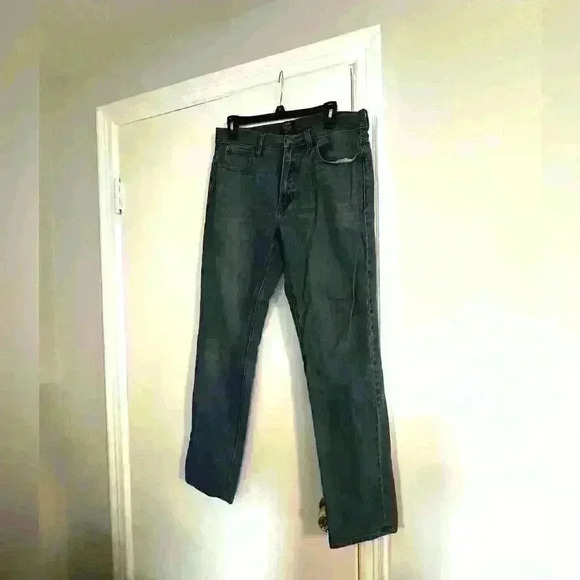 J. Crew. The Sutton. Dark wash. Mens Jean. - Picture 4 of 10